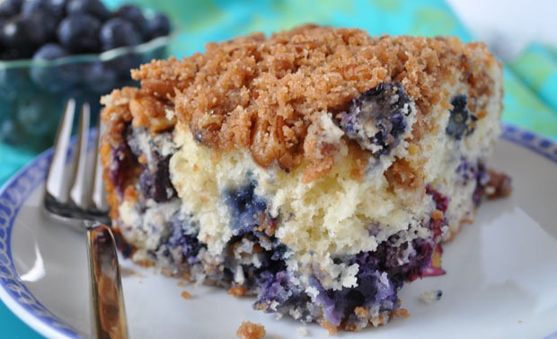 Blueberry Muffin Streusel Cake recipe at This Mama Cooks! On a Diet