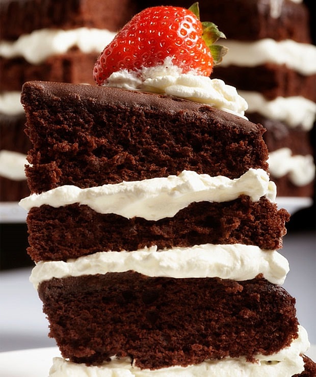 Buttermilk Chocolate Cake at This Mama Cooks! On a Diet - thismamacooks.com Buttermilk Chocolate Cake at This Mama Cooks! On a Diet - thismamacooks.com