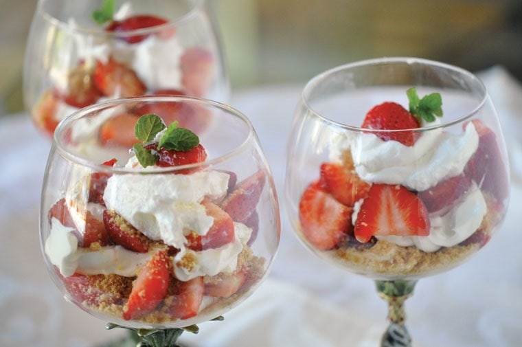 Healthy Strawberry Cheesecake Parfaits at This Mama Cooks! On a Diet - thismamacooks.com Healthy Strawberry Cheesecake Parfaits at This Mama Cooks! On a Diet - thismamacooks.com
