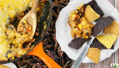 Make this Easy Nachos Recipe for your sports watching party!