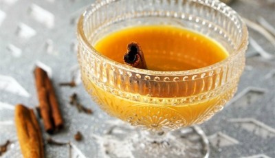 Warm up with Easy to Make Spice Autumn Tea during the holidays! Click to get this easy holiday party cocktail recipe. Can be made as a mocktail, too.